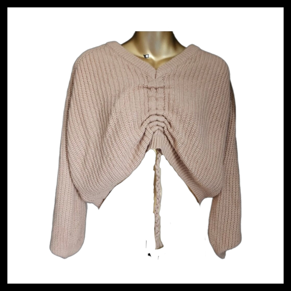 💕3/$15💕 Cropped Cable Tie Knit Sweater